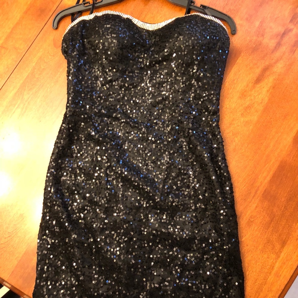 La Femme Black Sequins Prom Dress - Picture 4 of 7
